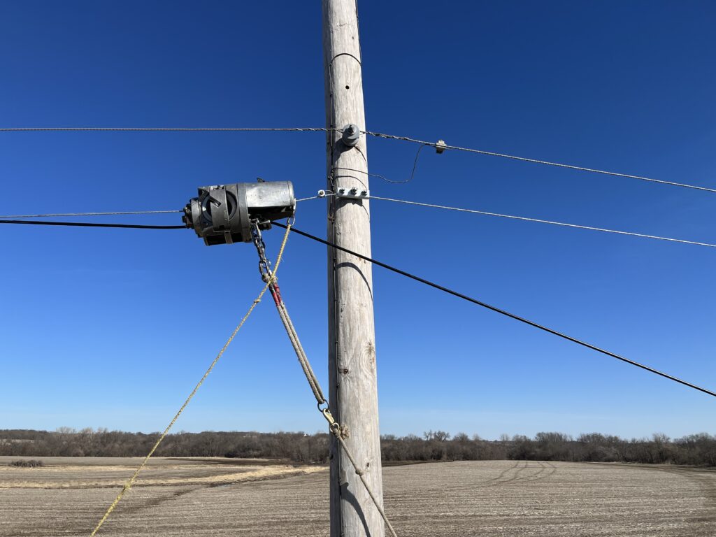 fiber optic cable install lineman