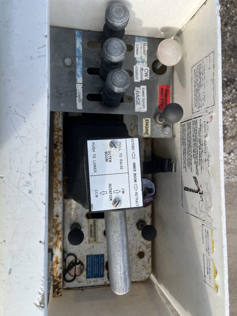 versalift bucket truck controls