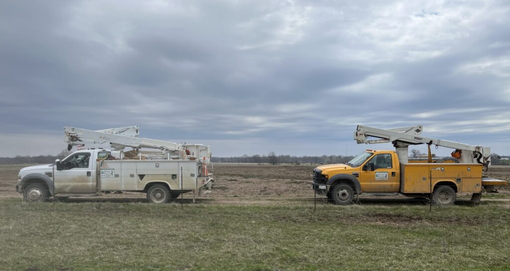 fiber optic lineman bucket trucks